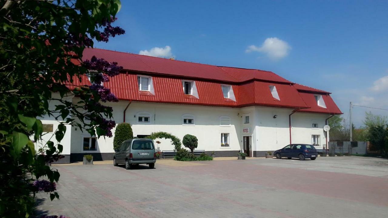 Hotel Faho Přemyšl Exteriér fotografie